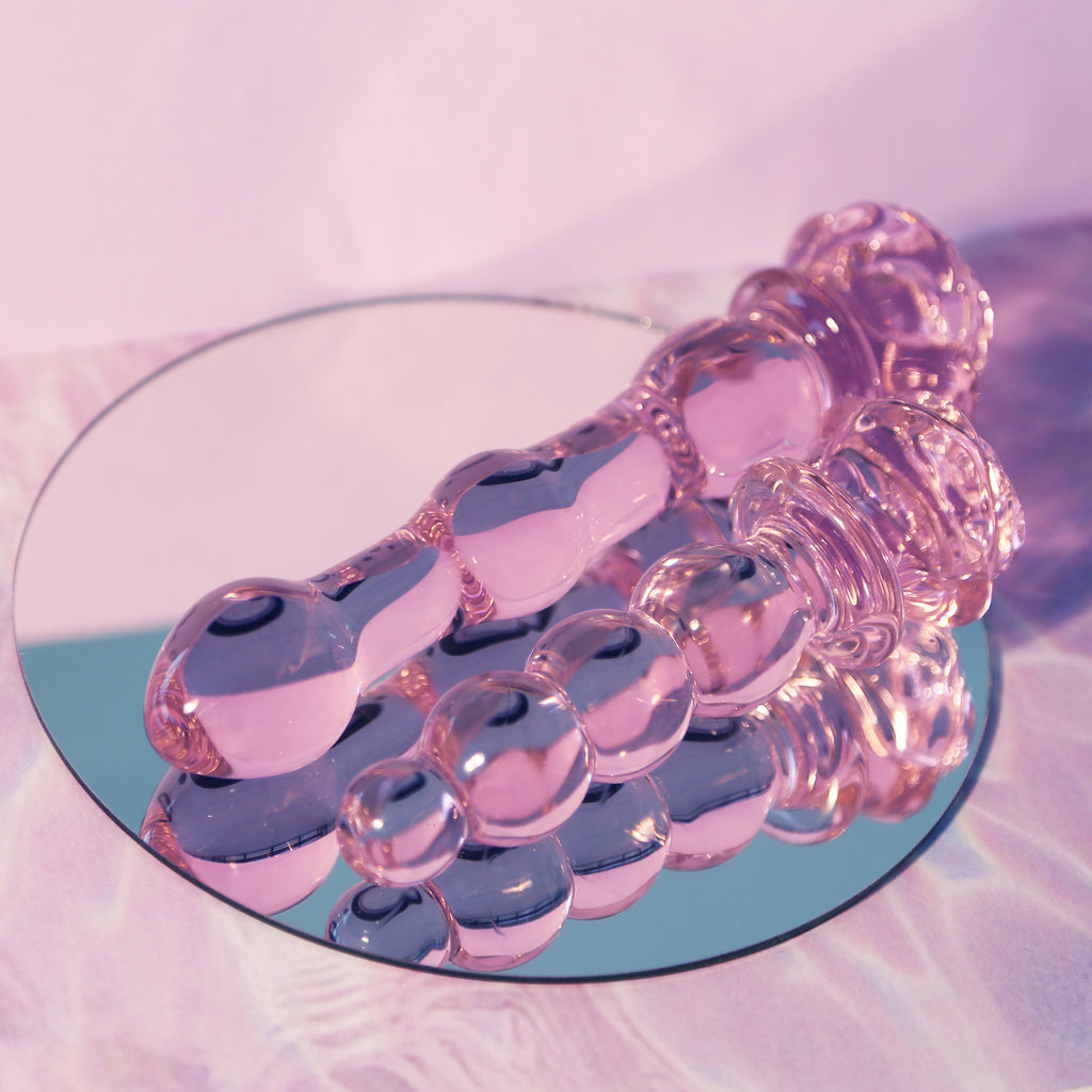 Enameled glass rose-shaped stopper with beads